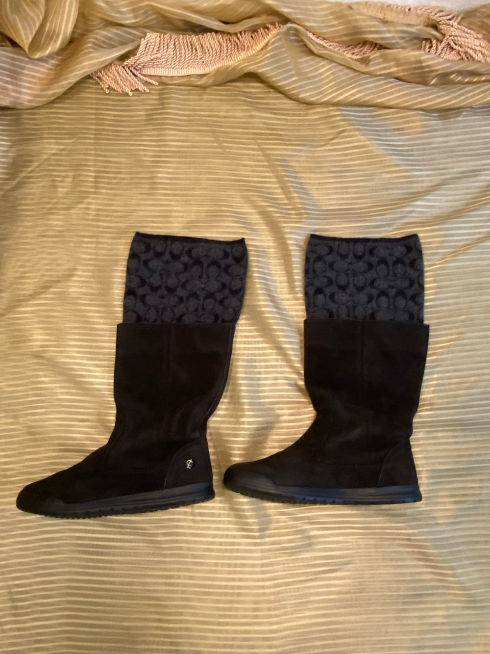 COACH Black leather Women's Boots with Patterned Wool Knit Cuff, size 8 - Picture 4 of 16
